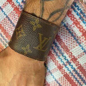 Handmade cuff with vintage material
